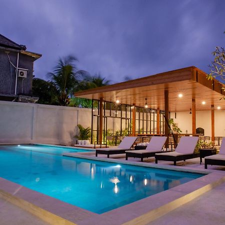 Ratan Uluwatu Hotel And Villas Exterior foto