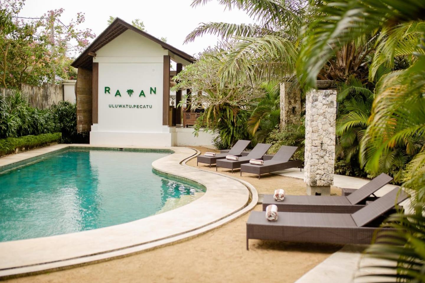 Ratan Uluwatu Hotel And Villas Exterior foto