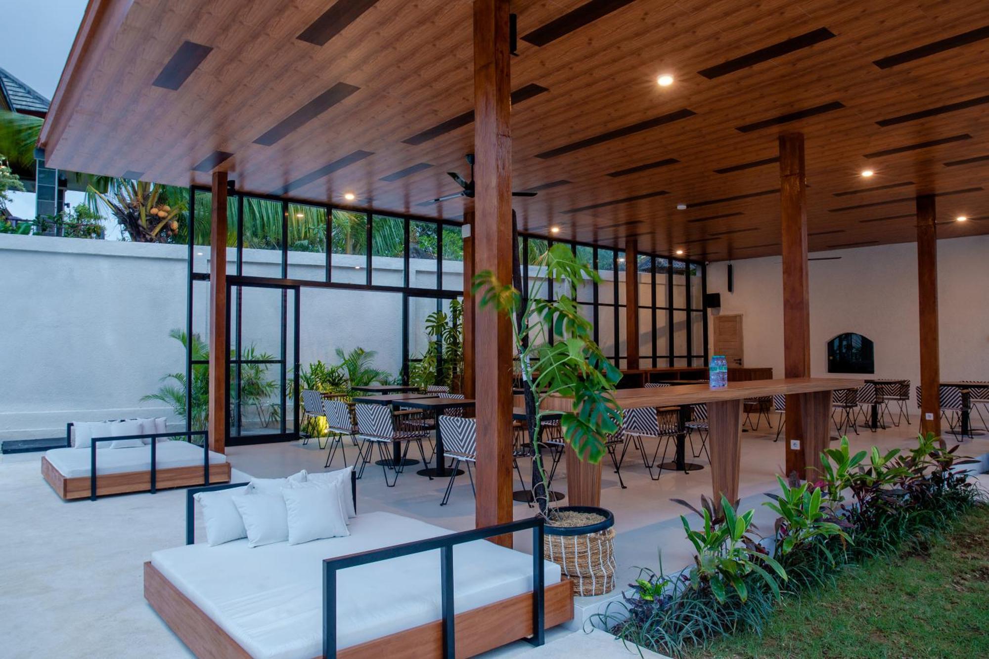 Ratan Uluwatu Hotel And Villas Exterior foto