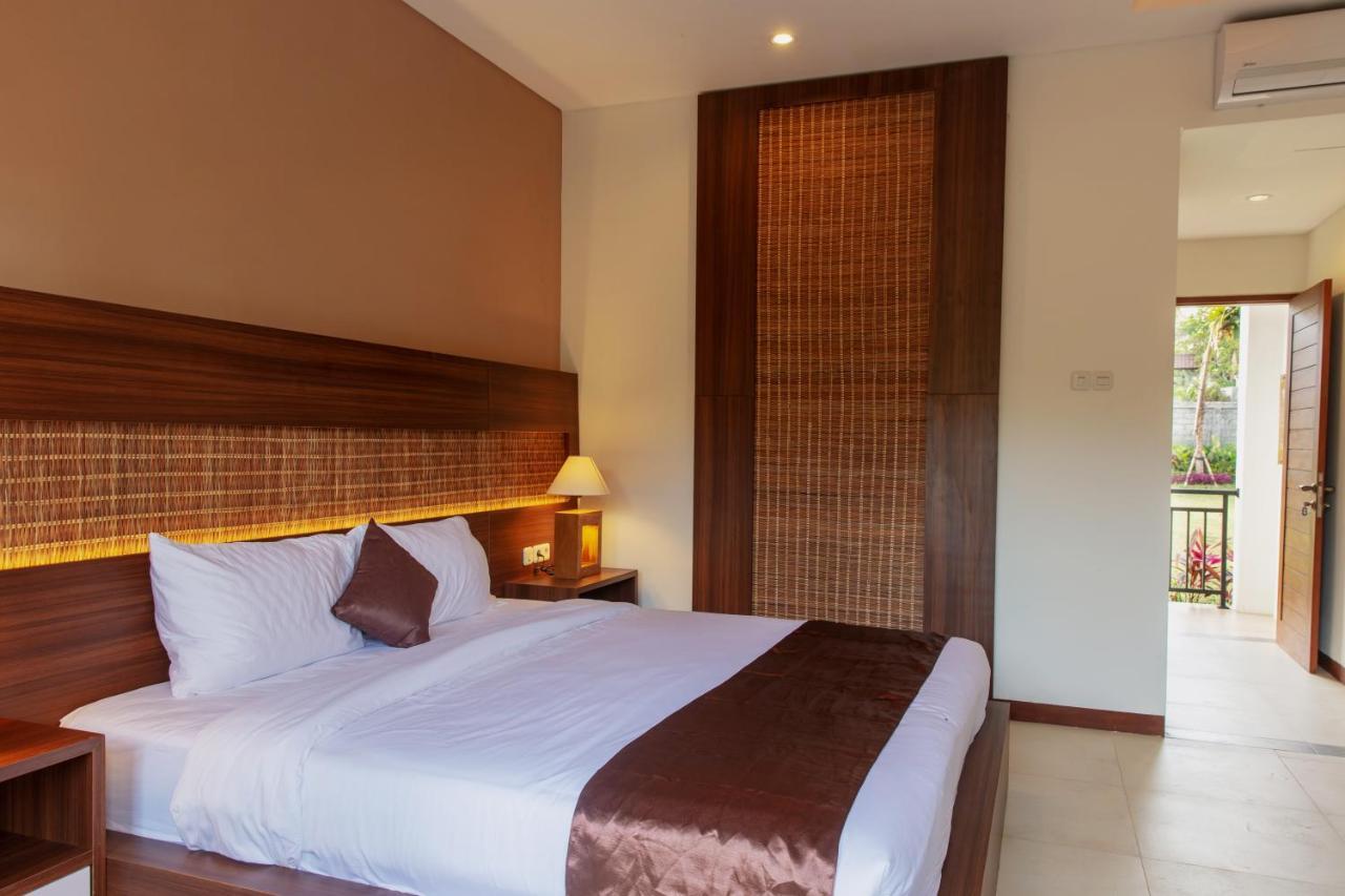 Ratan Uluwatu Hotel And Villas Exterior foto
